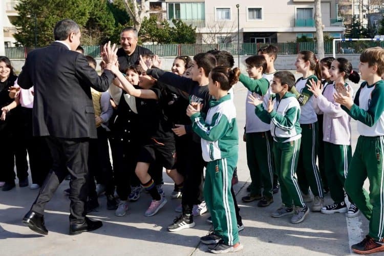 Bakan Tekin İzmir’de okul ziyaretleirnde